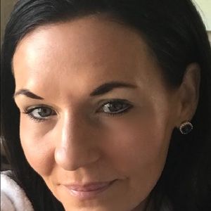 Meet your Posher, Debrah